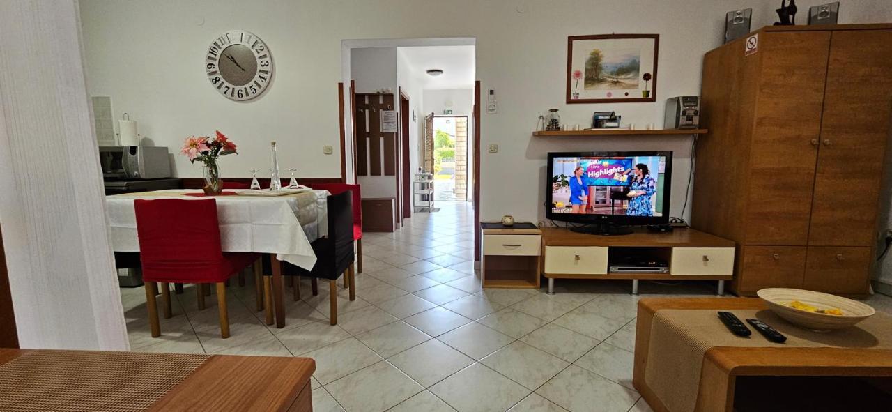 Andela Apartment Pula Ngoại thất bức ảnh