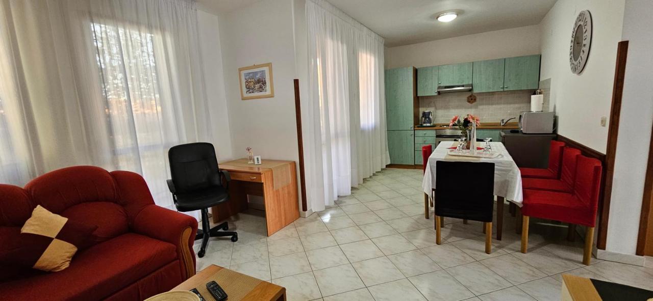 Andela Apartment Pula Ngoại thất bức ảnh