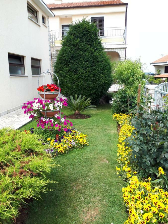 Andela Apartment Pula Ngoại thất bức ảnh